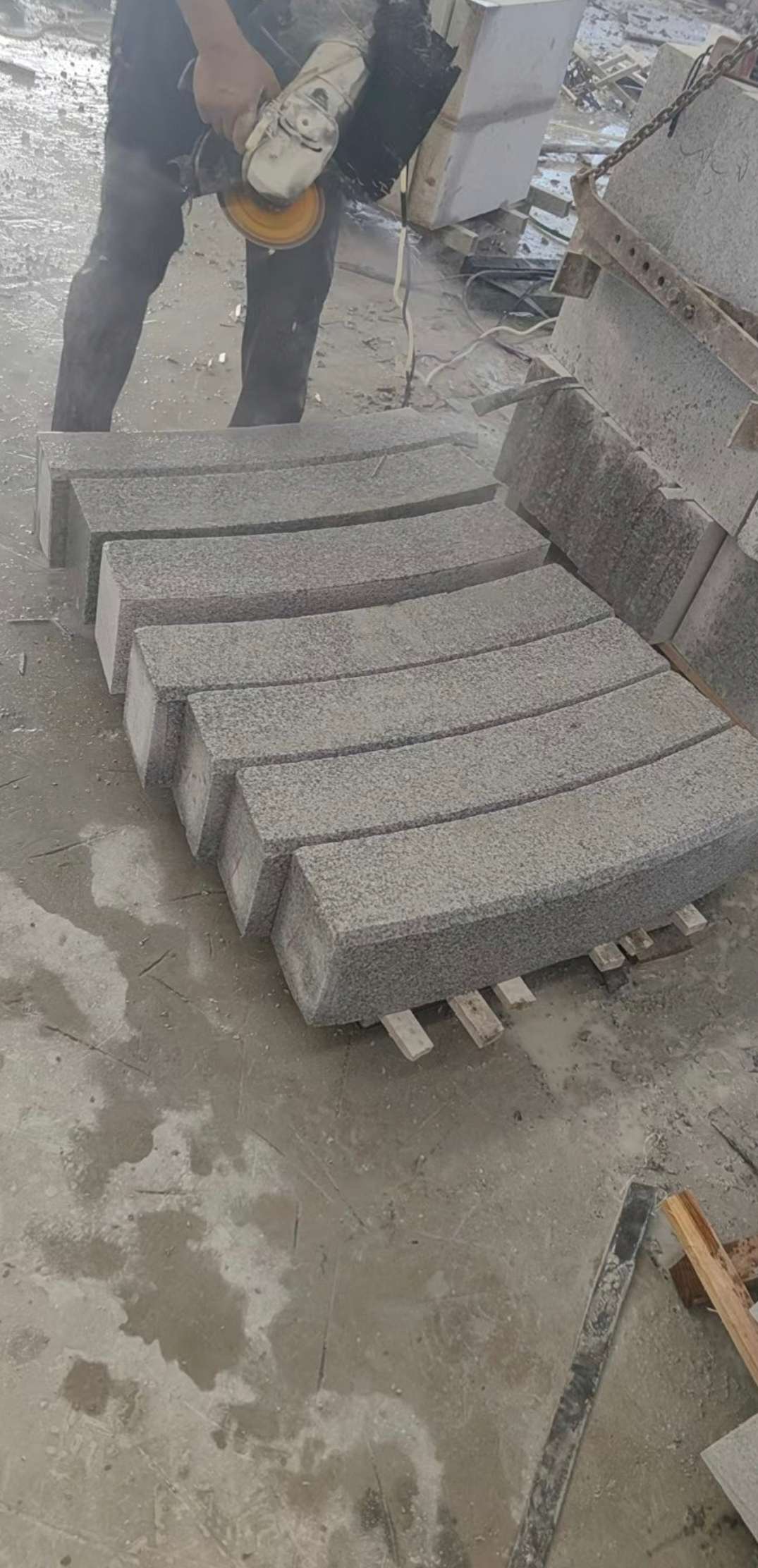 三门峡芝麻白弧形路牙石